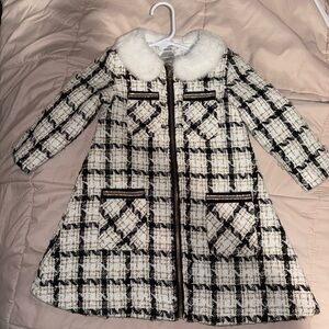 Blueberi Boulevard Black and White Plaid Cape with Faux Fur Collar Kids size 3t